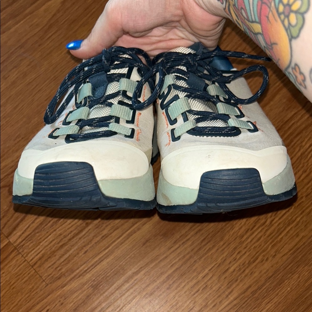 Stylish Beige and Black Sneakers - Picture 6 of 6